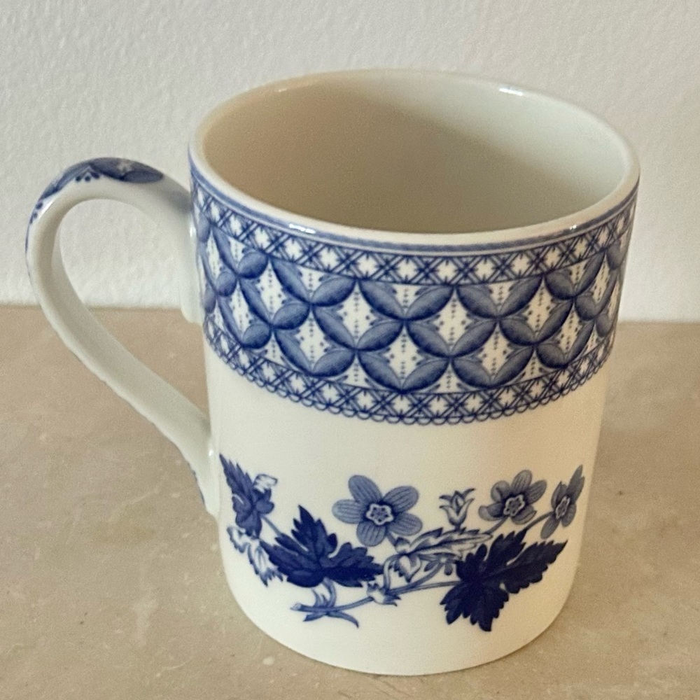 Spode Blue Room Geranium Mug - Picture 3 of 8